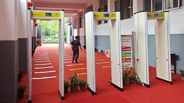 把手機綁在大腿上安檢門能查出來嗎？